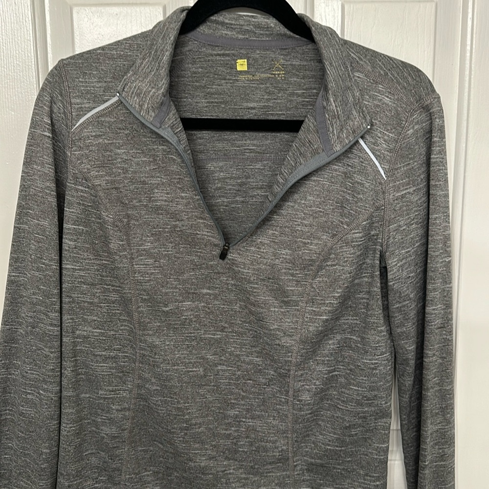 Athletic 1/4 zip pull over